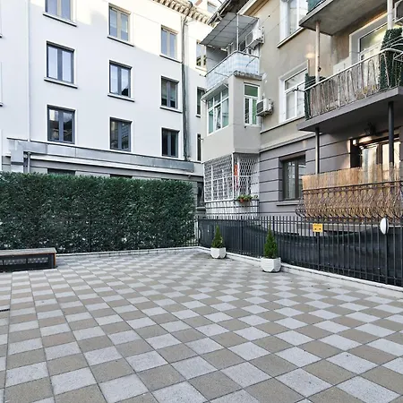 Urban Retreat In The Heart Of Lägenhet Varna