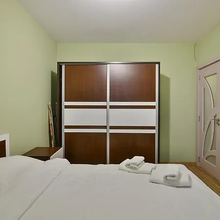 Urban Retreat In The Heart Of Lägenhet