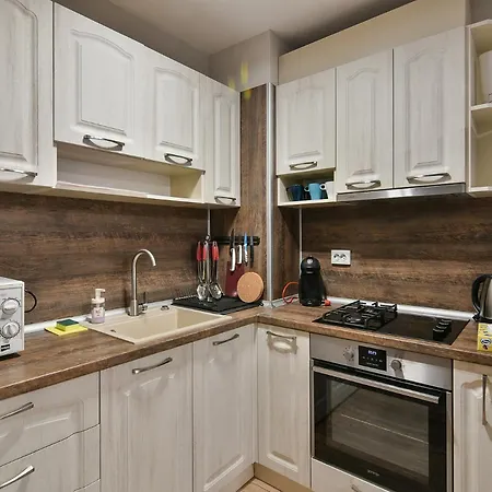 Urban Retreat In The Heart Of Lägenhet Varna