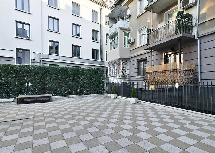 Urban Retreat In The Heart Of Lägenhet Varna